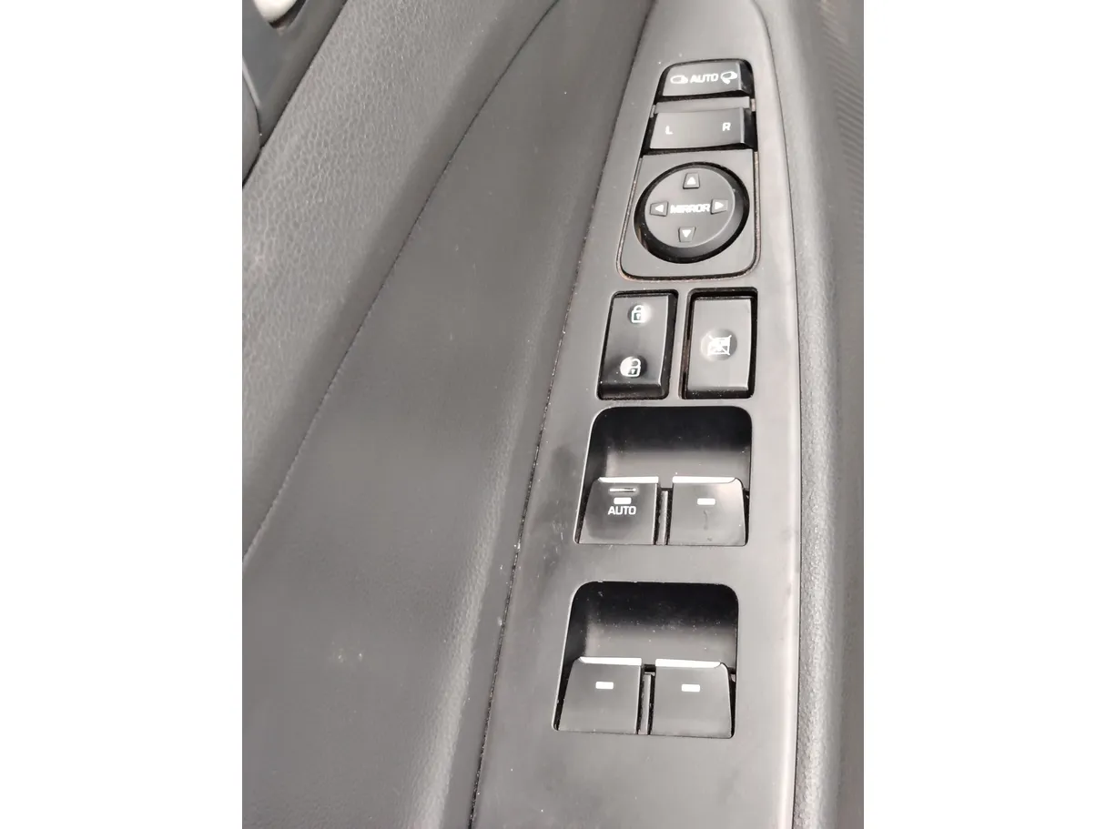 Car image 28