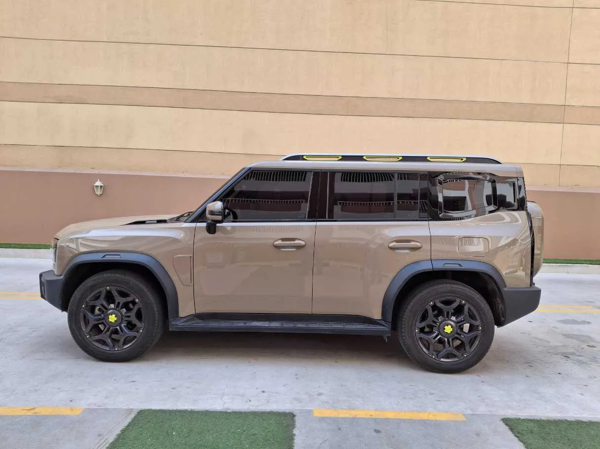 Car image 4