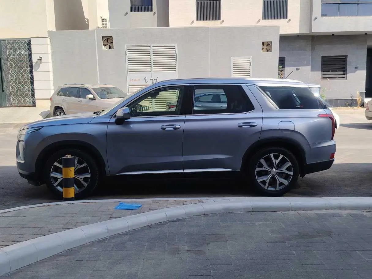 Car image 8