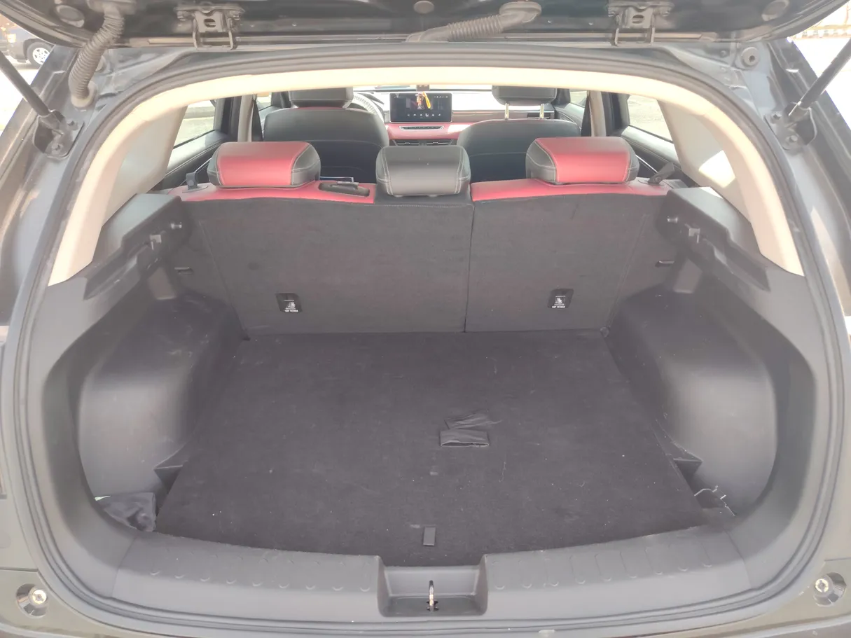 Car image 25