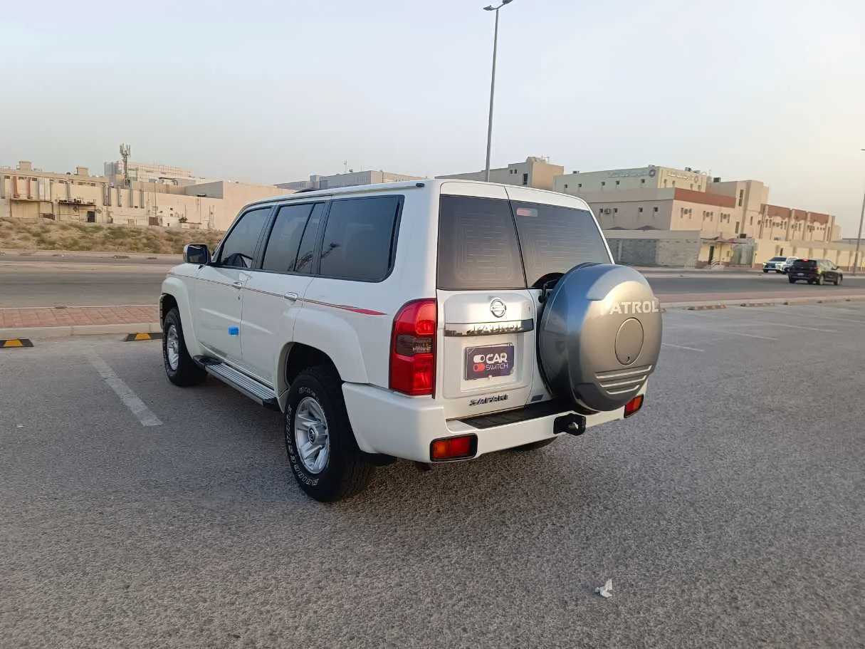 Car image 7