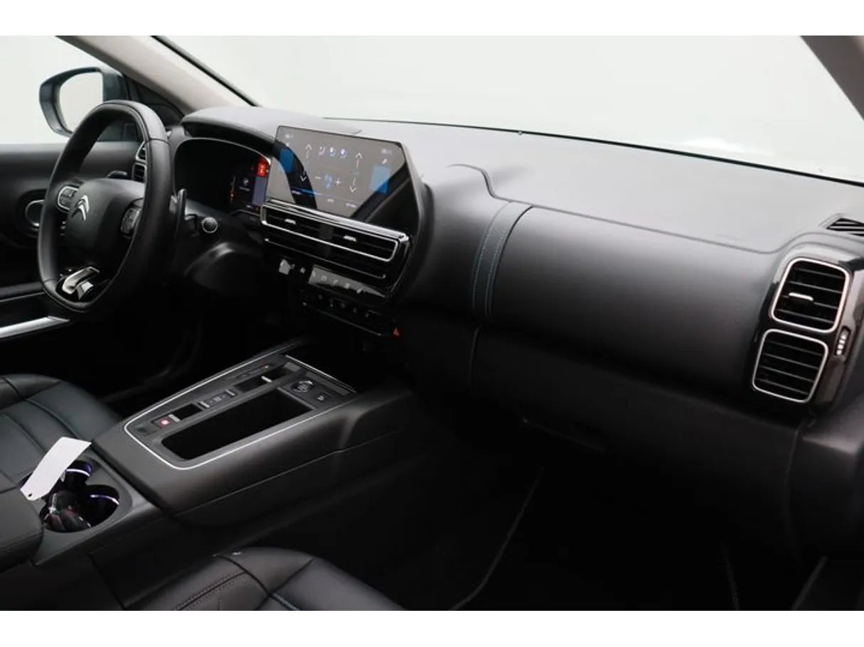 Car image 10