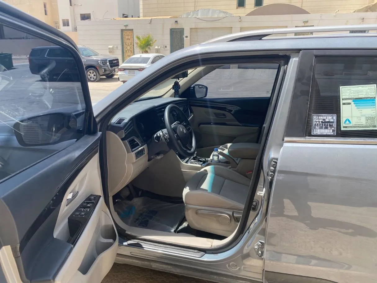 Car image 11