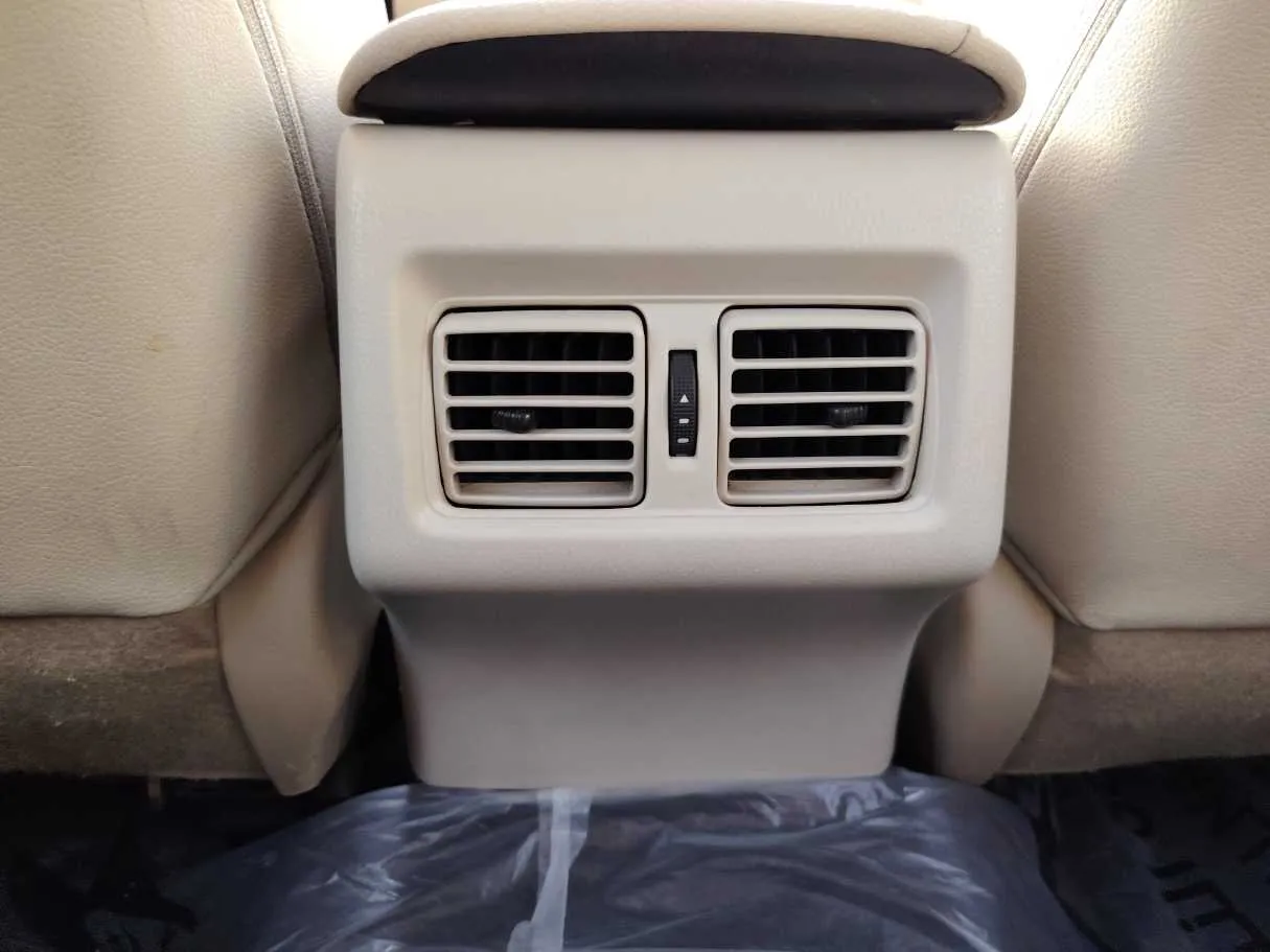 Car image 28
