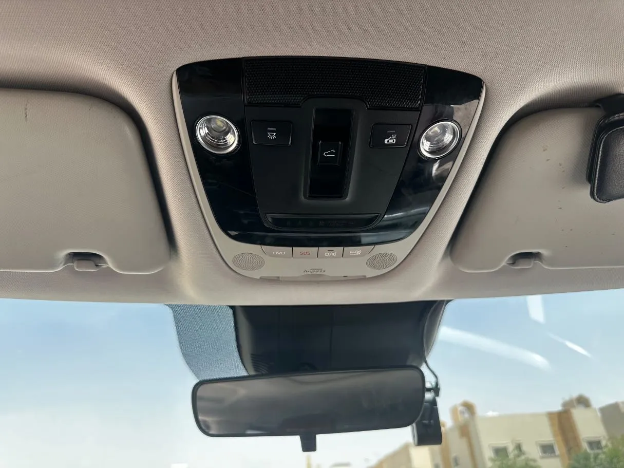Car image 25