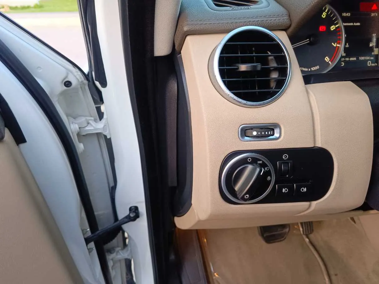 Car image 41