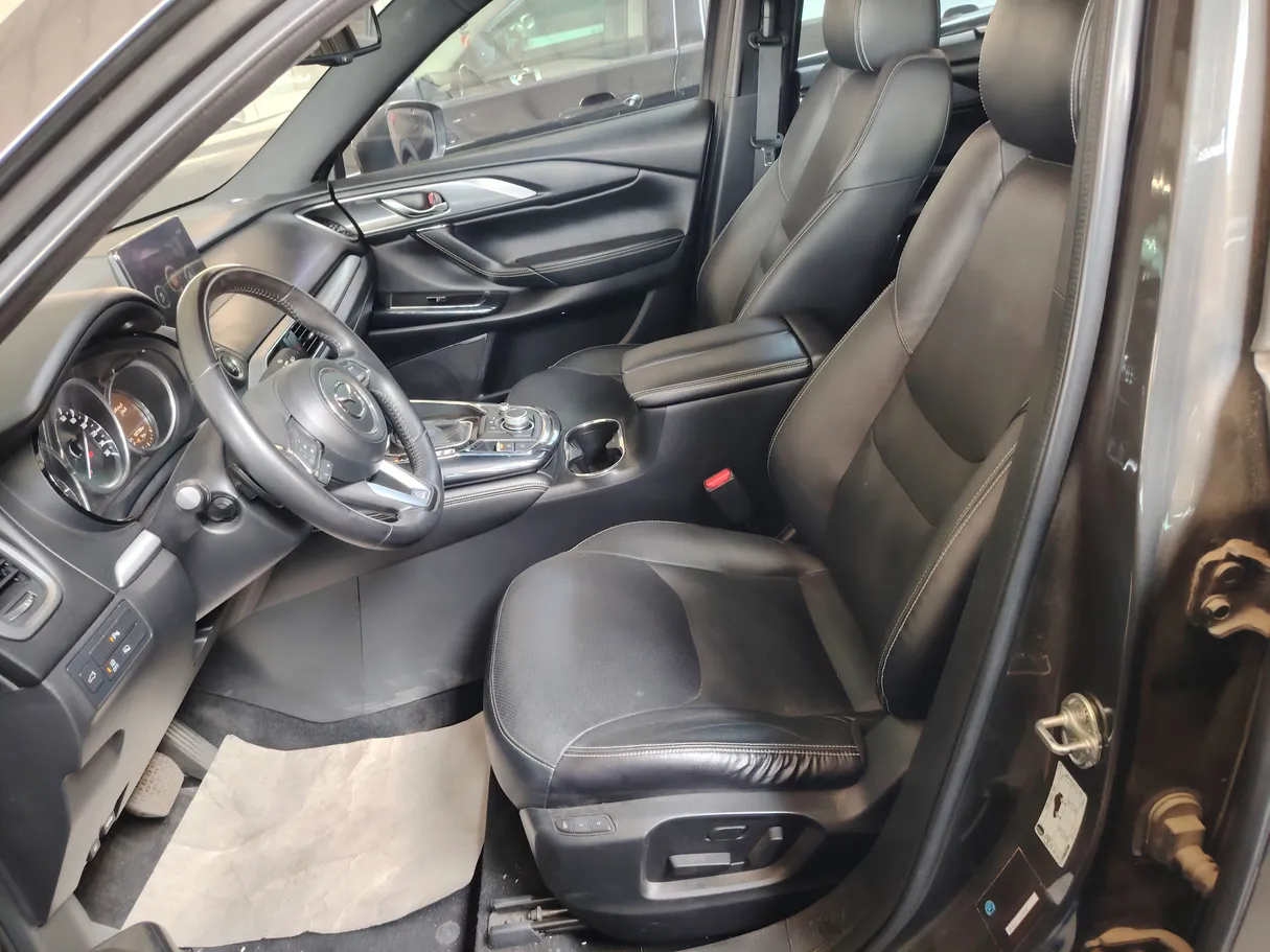 Car image 15