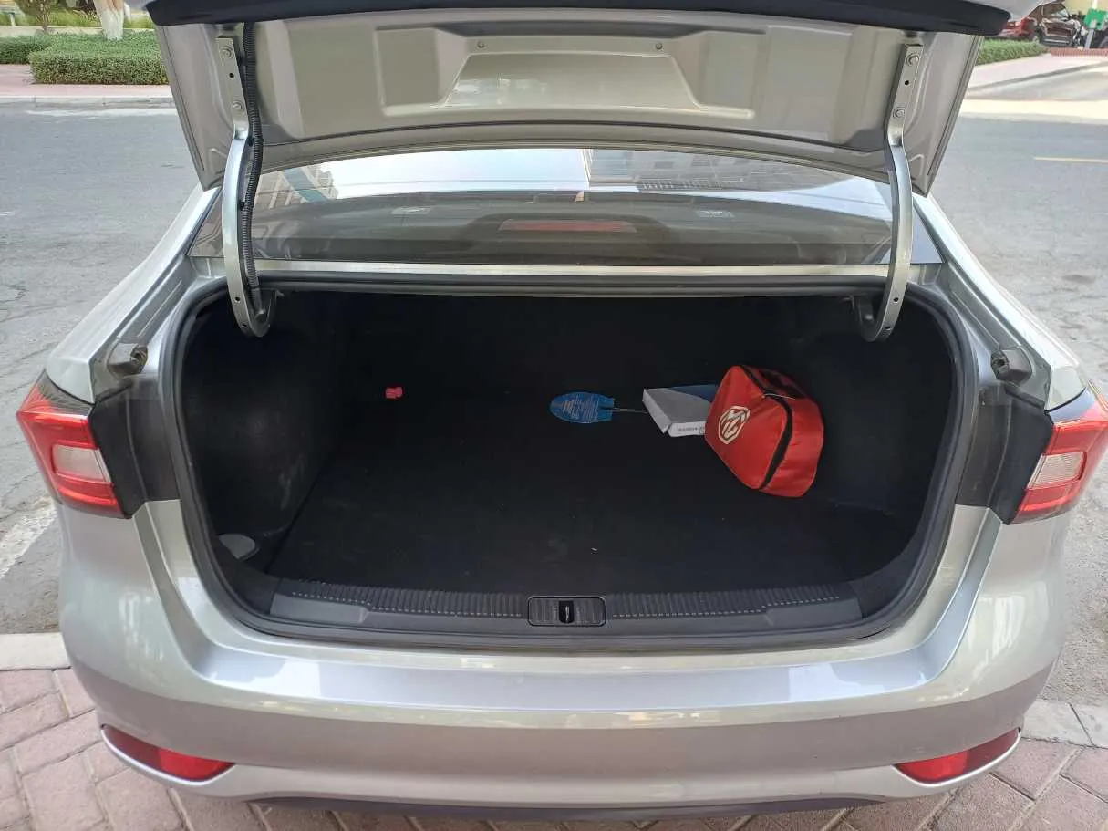 Car image 20