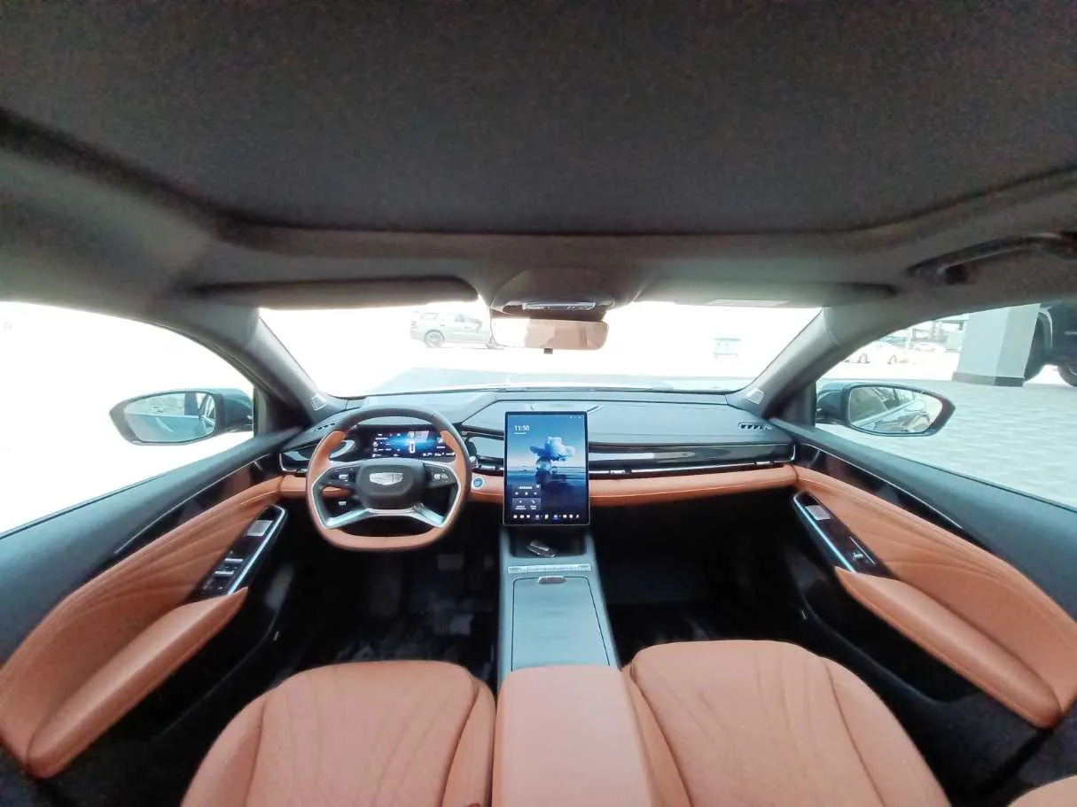 Car image 13