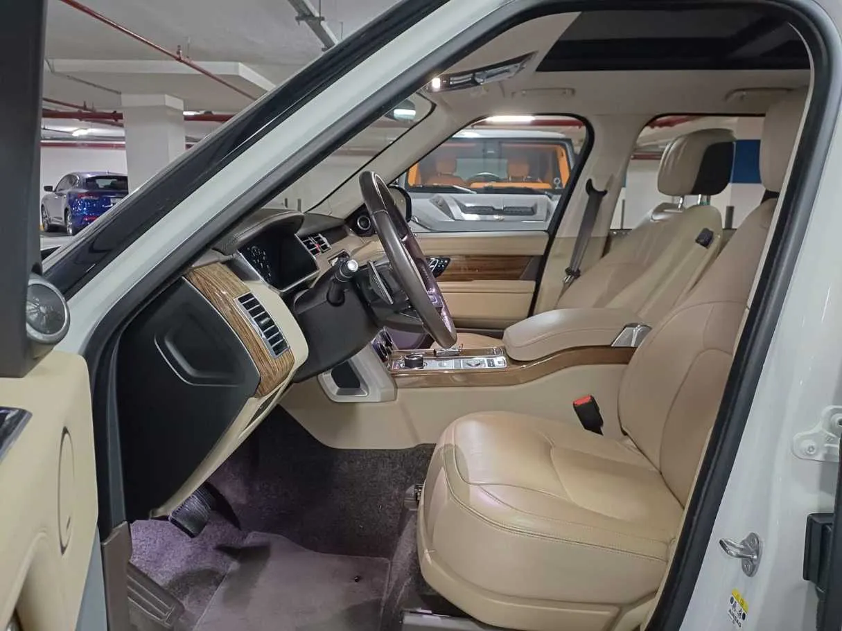 Car image 13