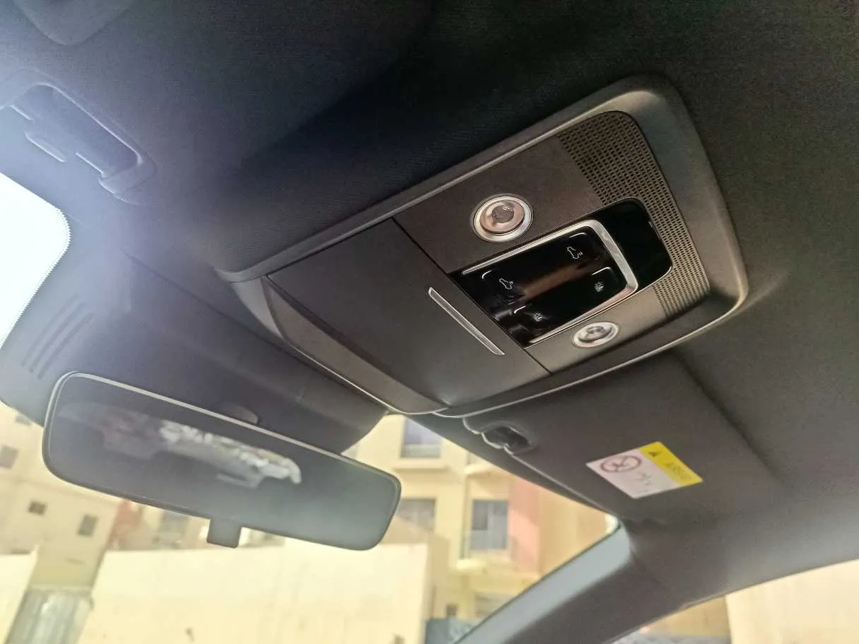Car image 36