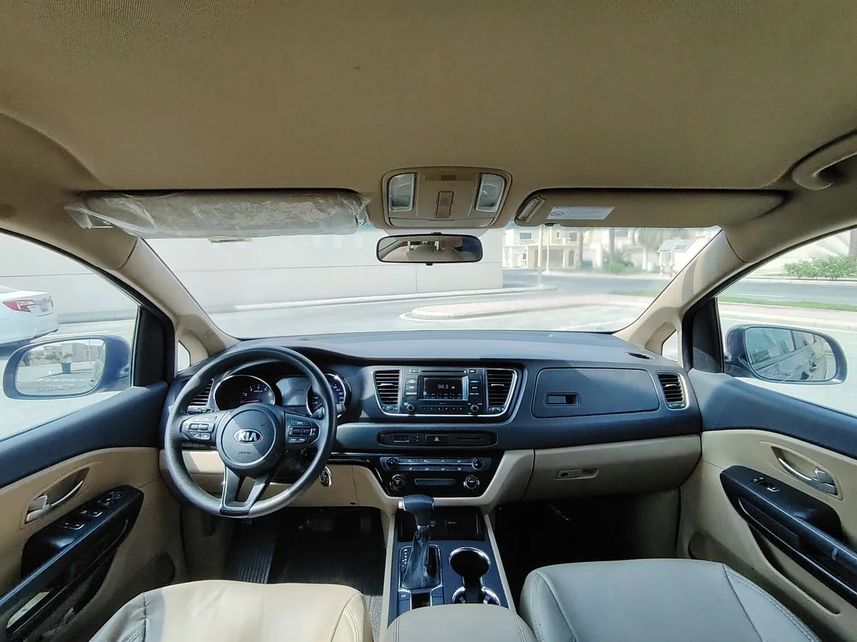 Car image 17