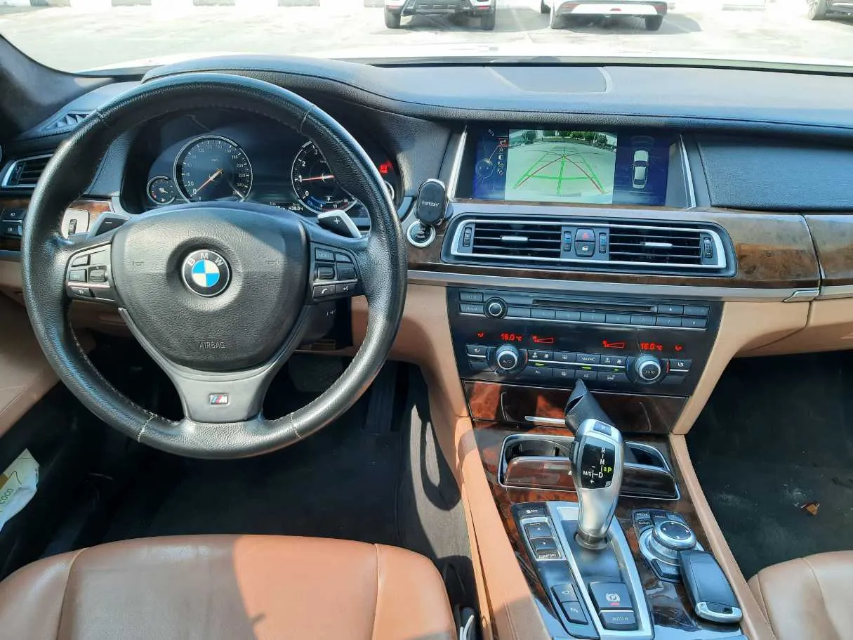Car image 17