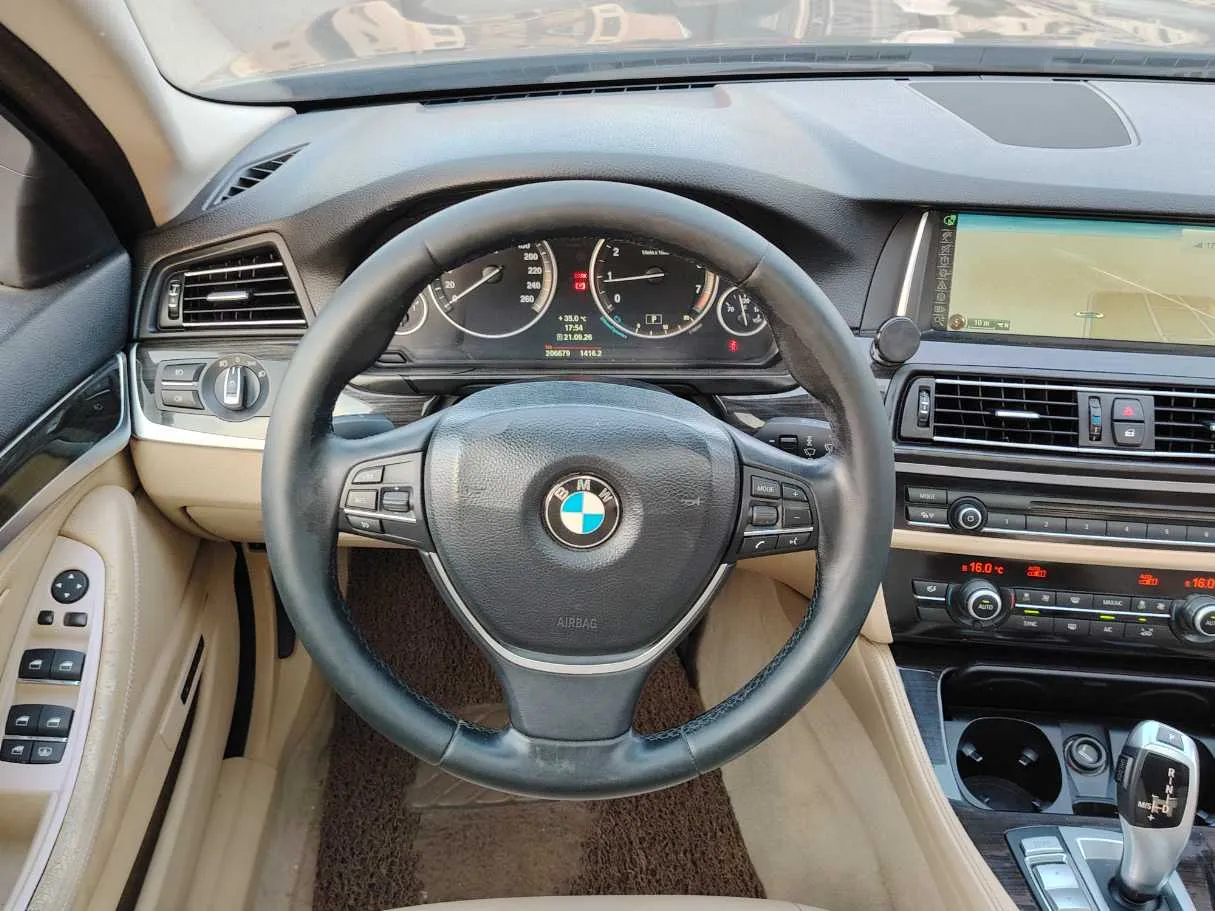 Car image 25