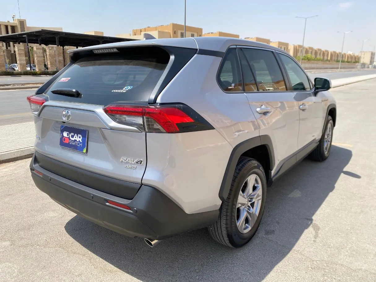 Car image 5
