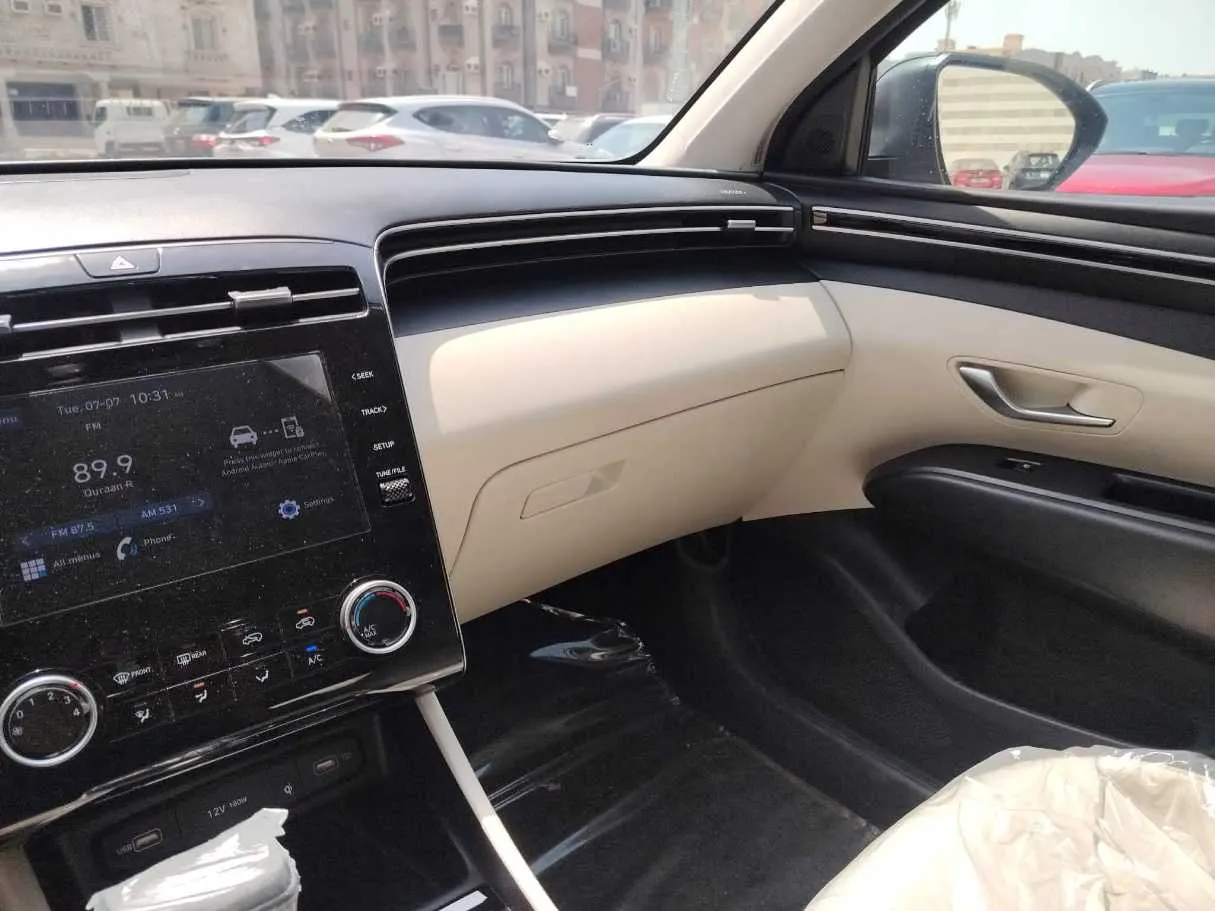 Car image 27