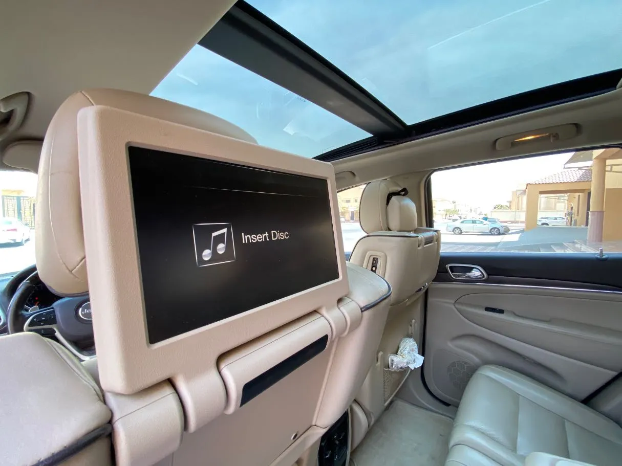 Car image 16