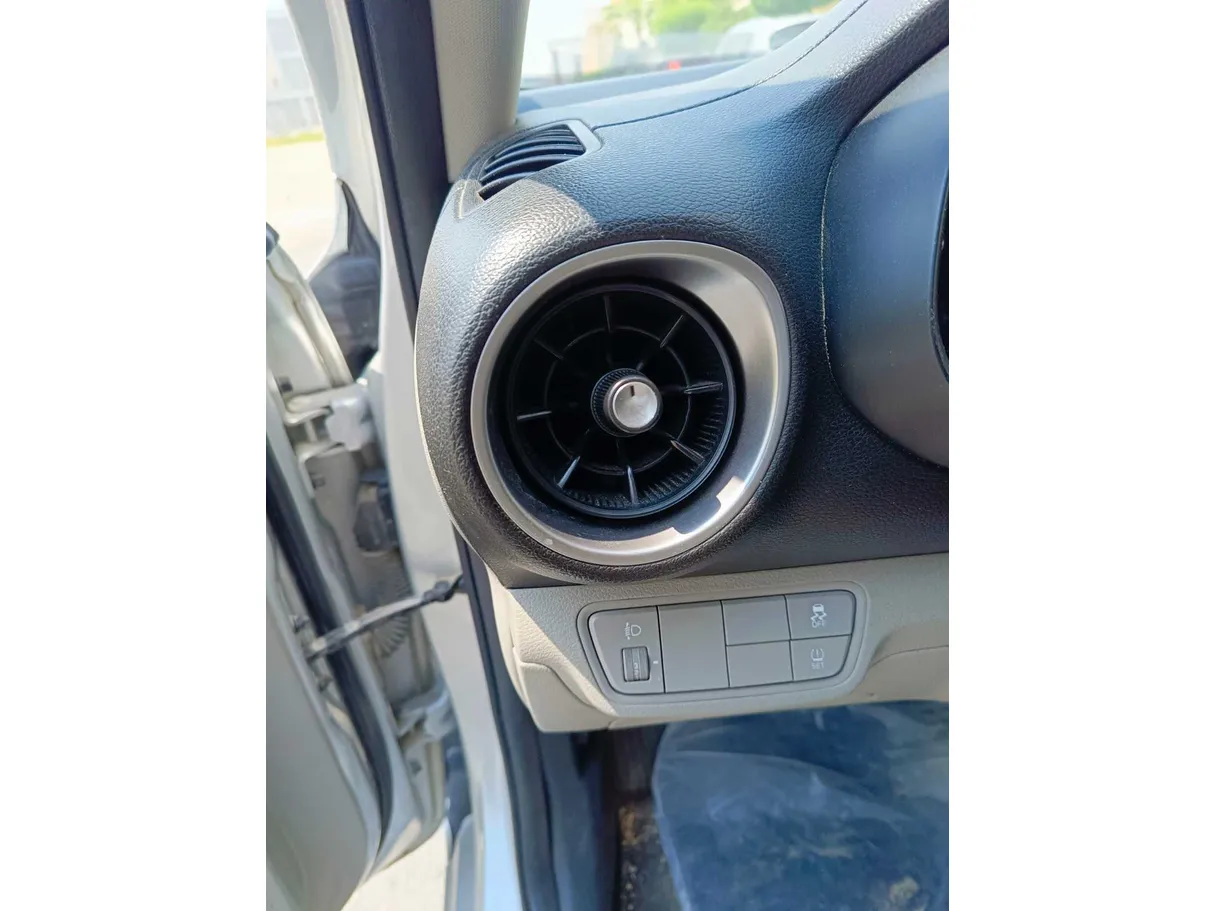 Car image 27