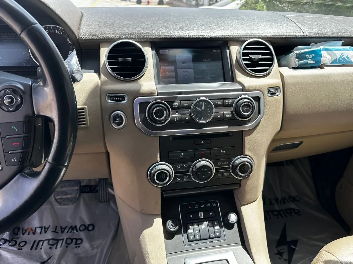 Car image 18