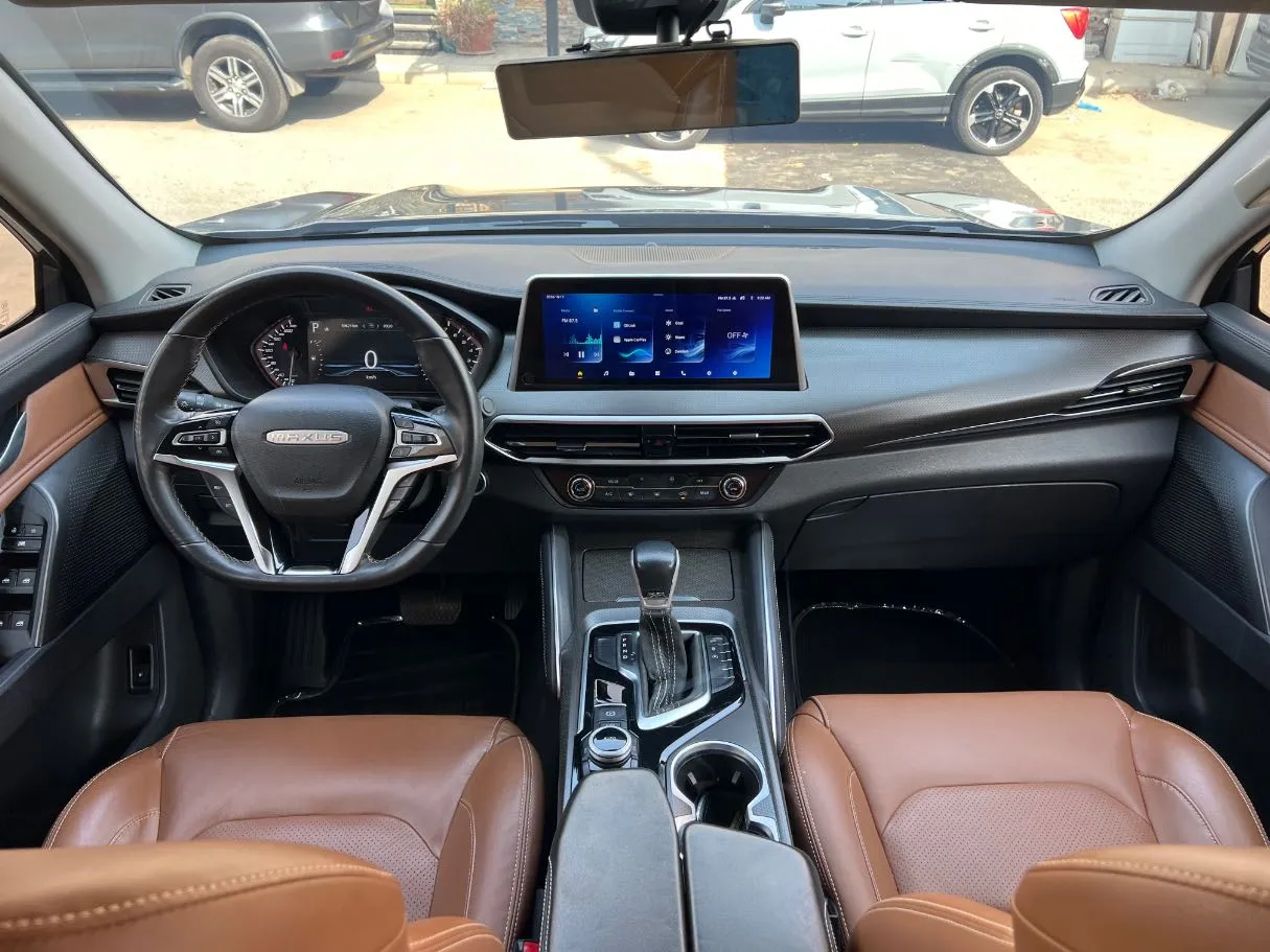 Car image 16
