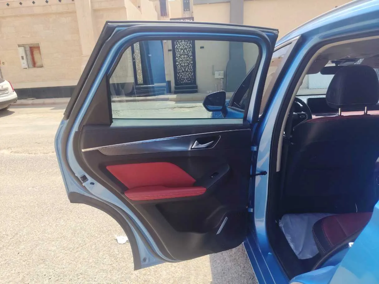 Car image 17
