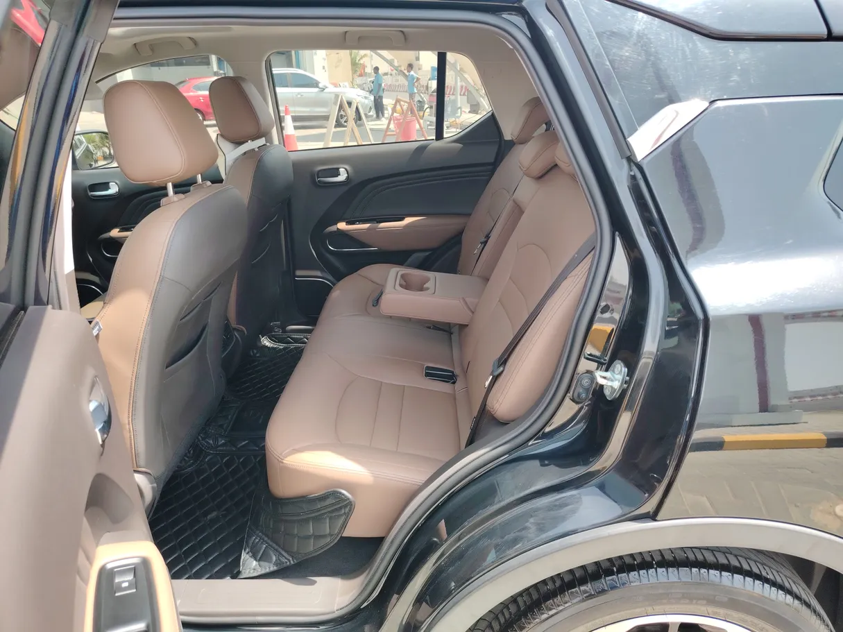 Car image 16