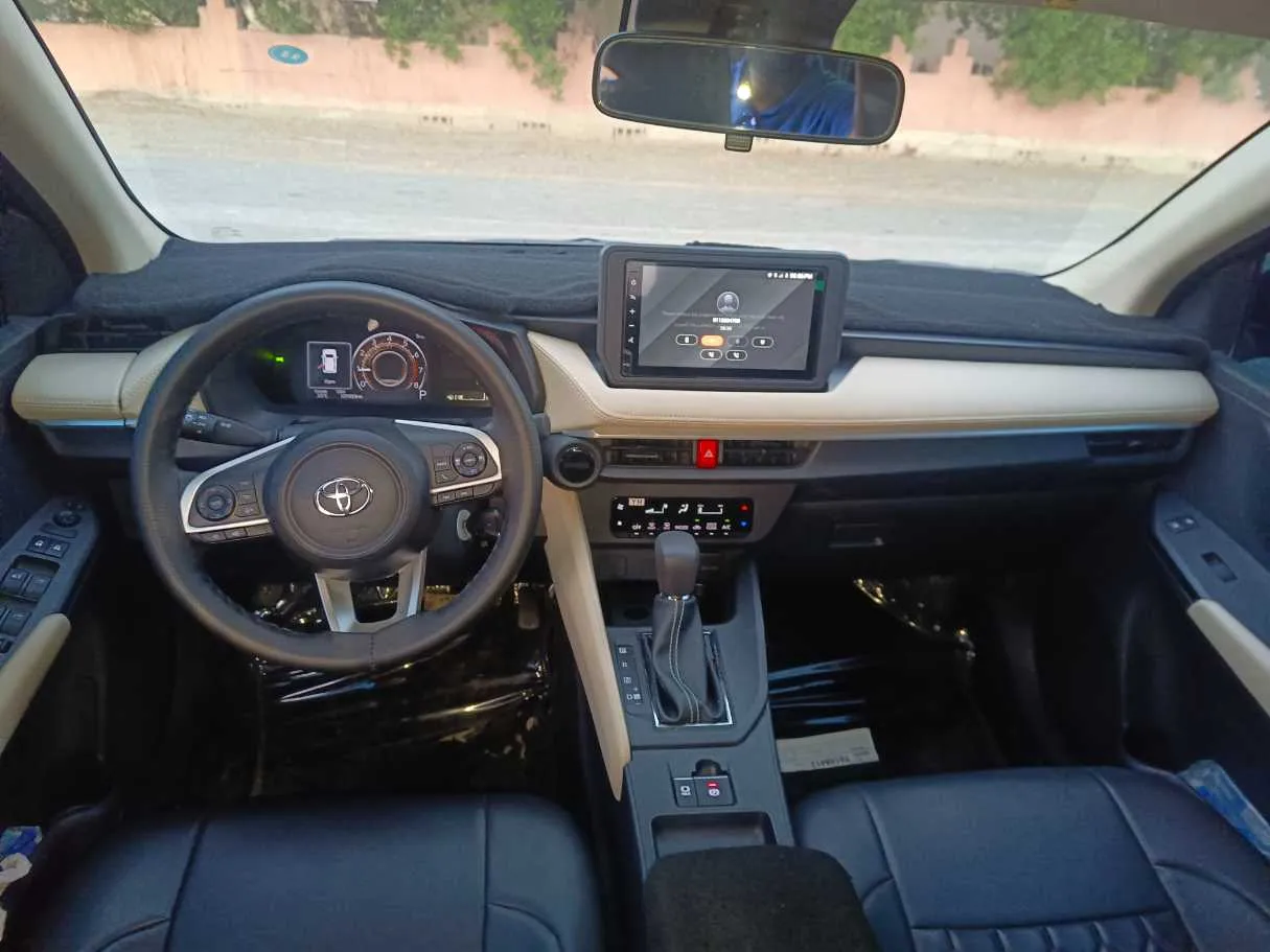 Car image 18