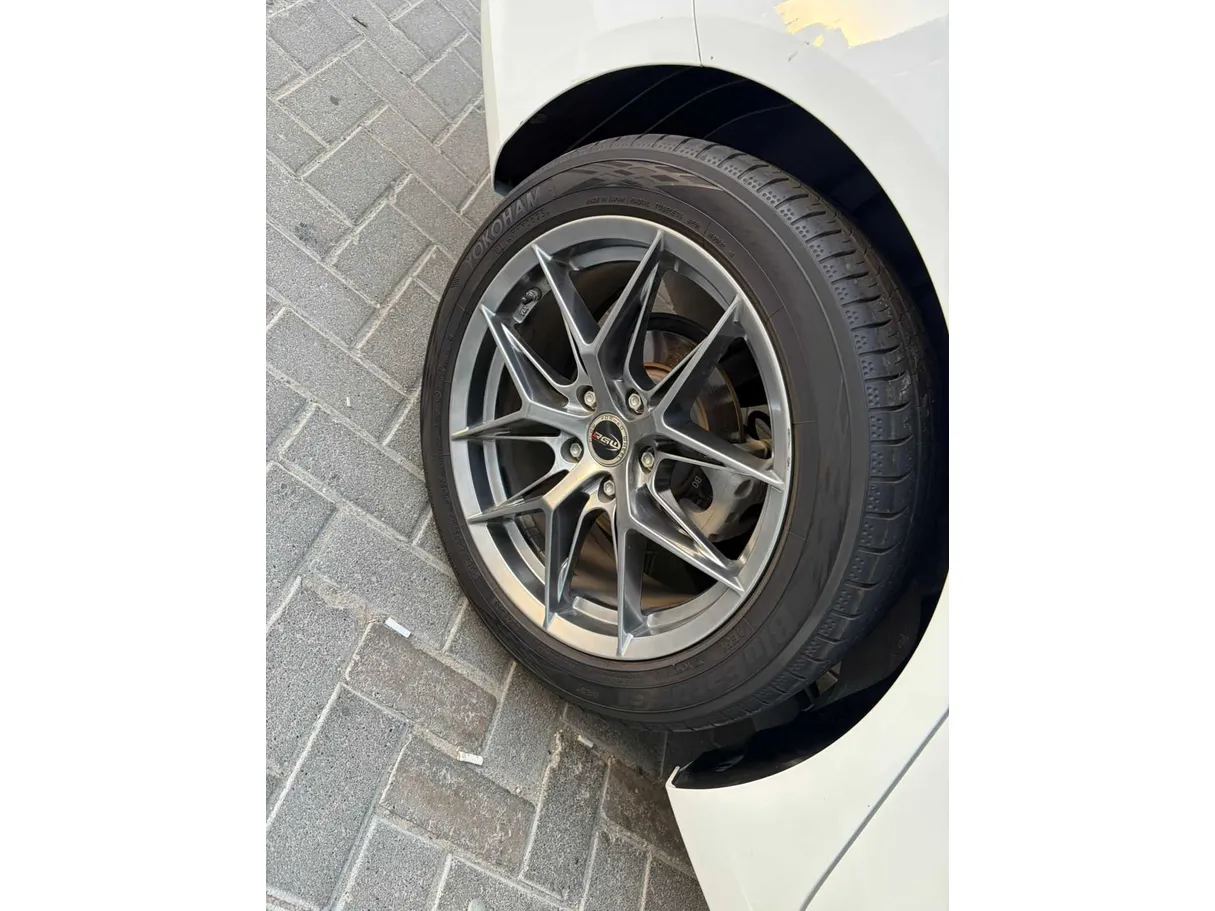 Car image 6
