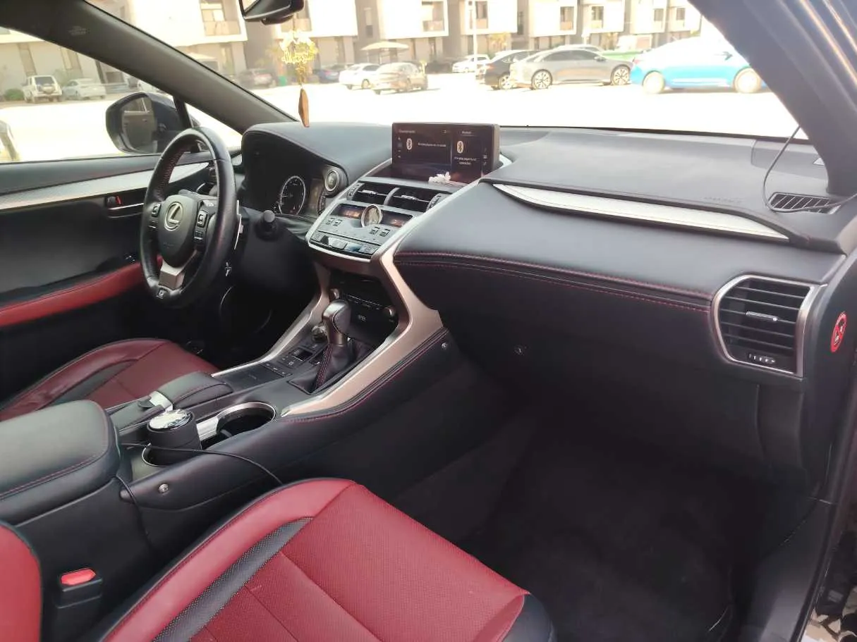 Car image 14