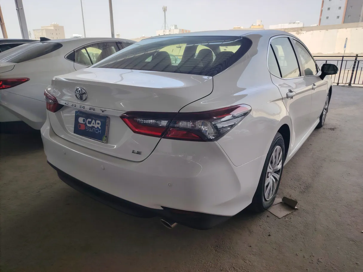 Car image 5