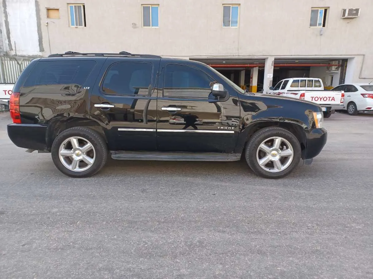 Car image 4
