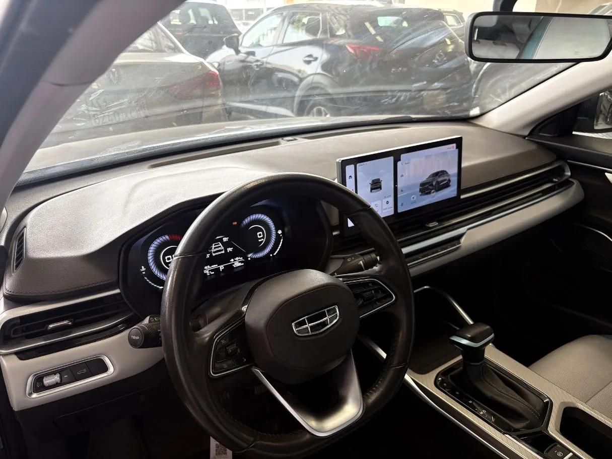 Car image 9