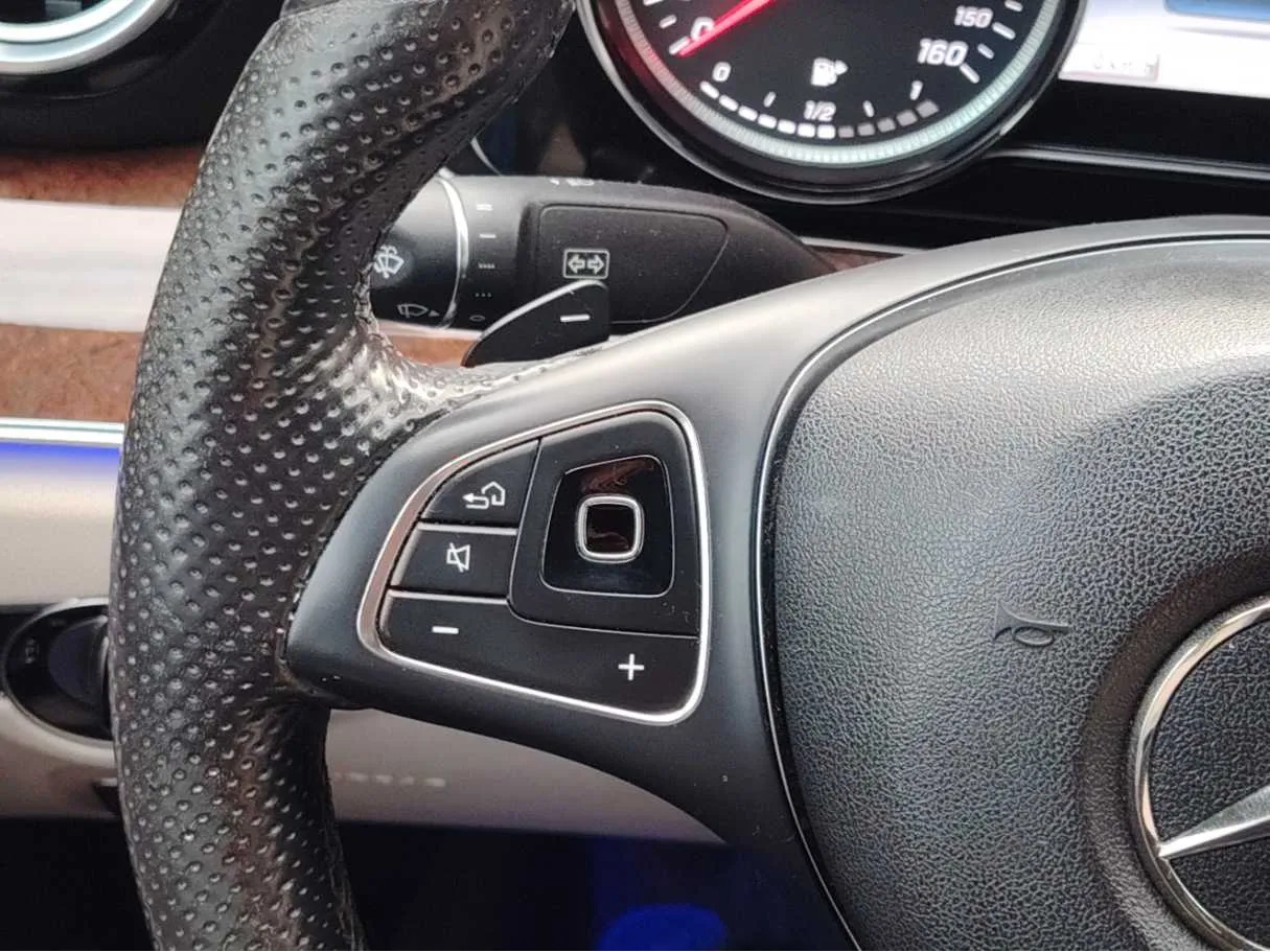 Car image 33