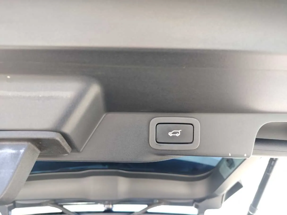 Car image 33