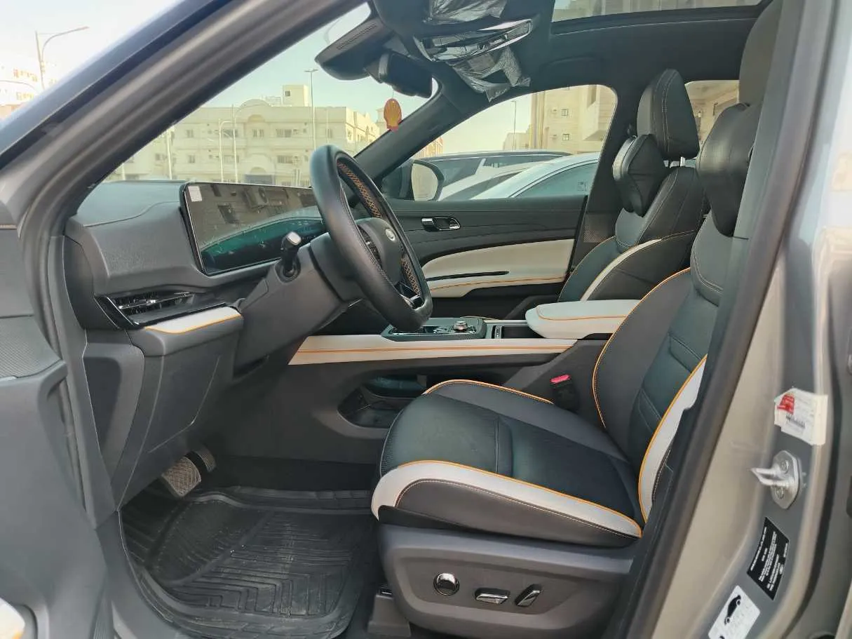 Car image 12