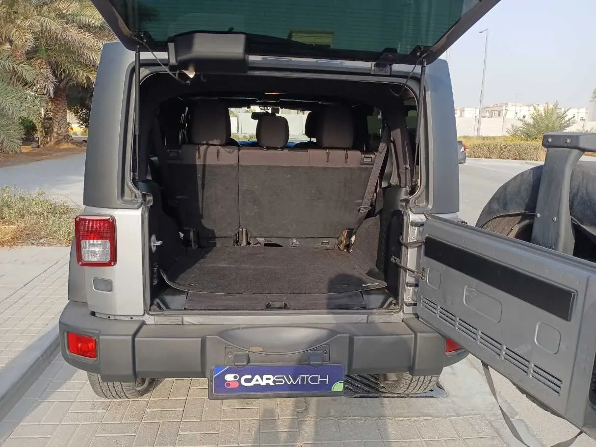 Car image 19