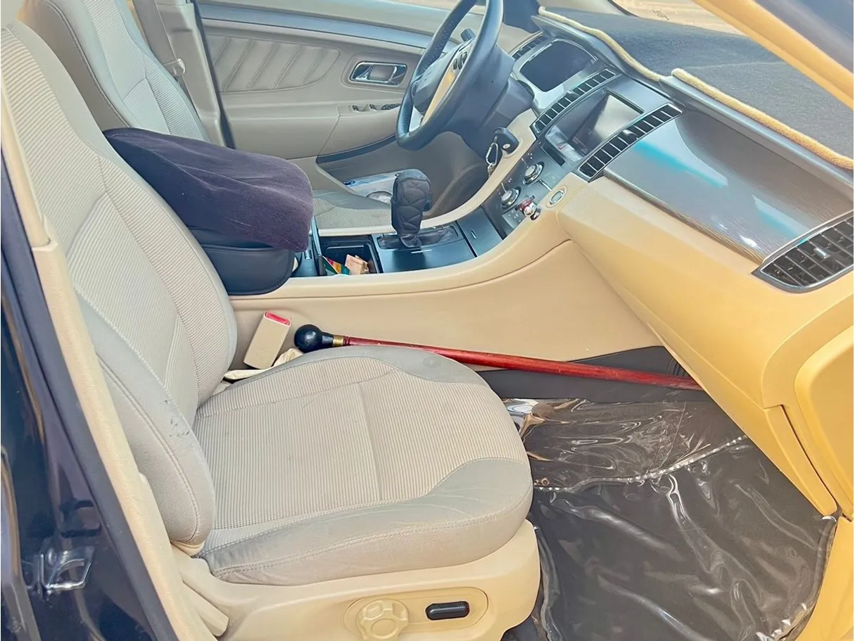 Car image 7