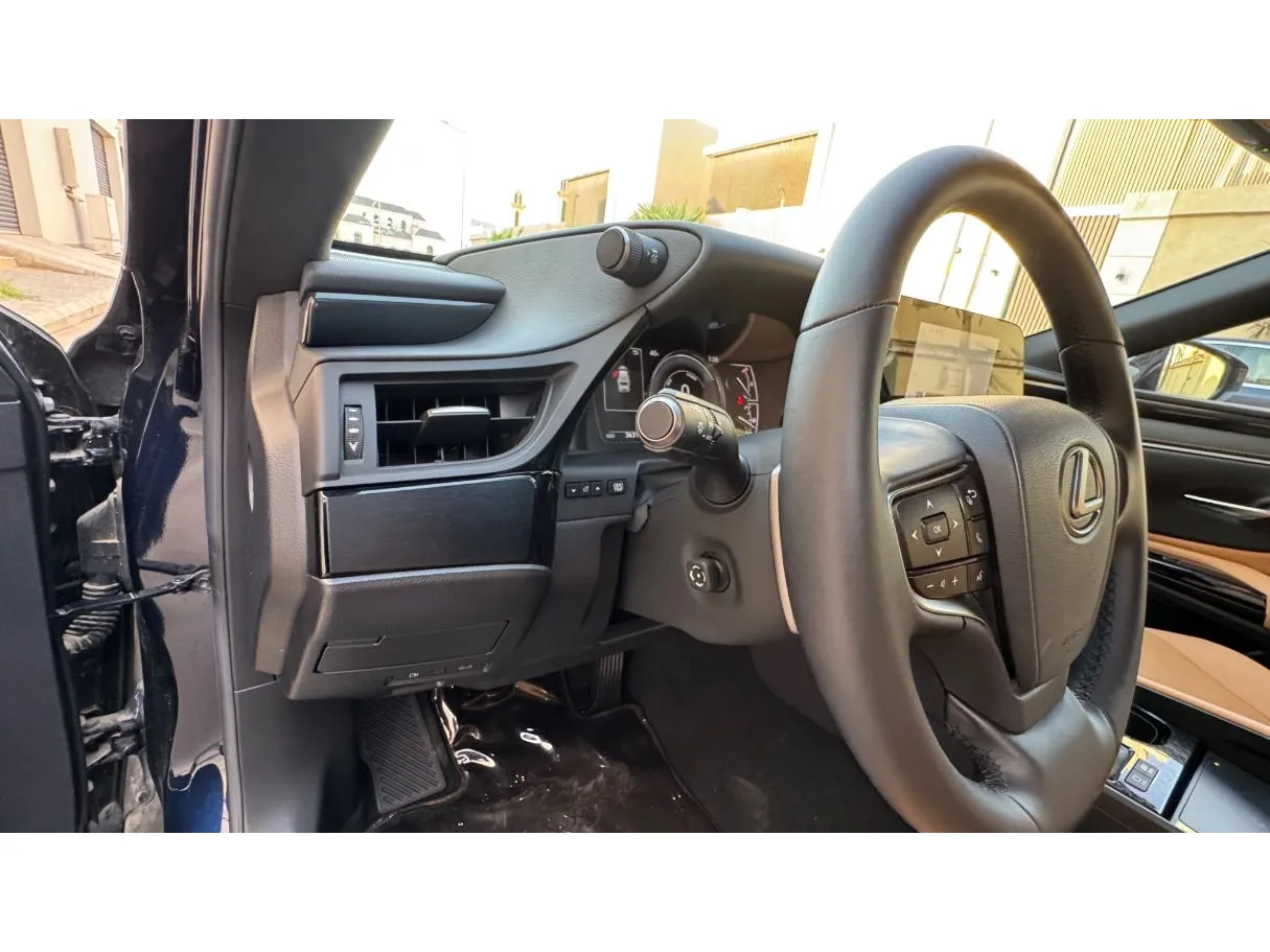 Car image 23