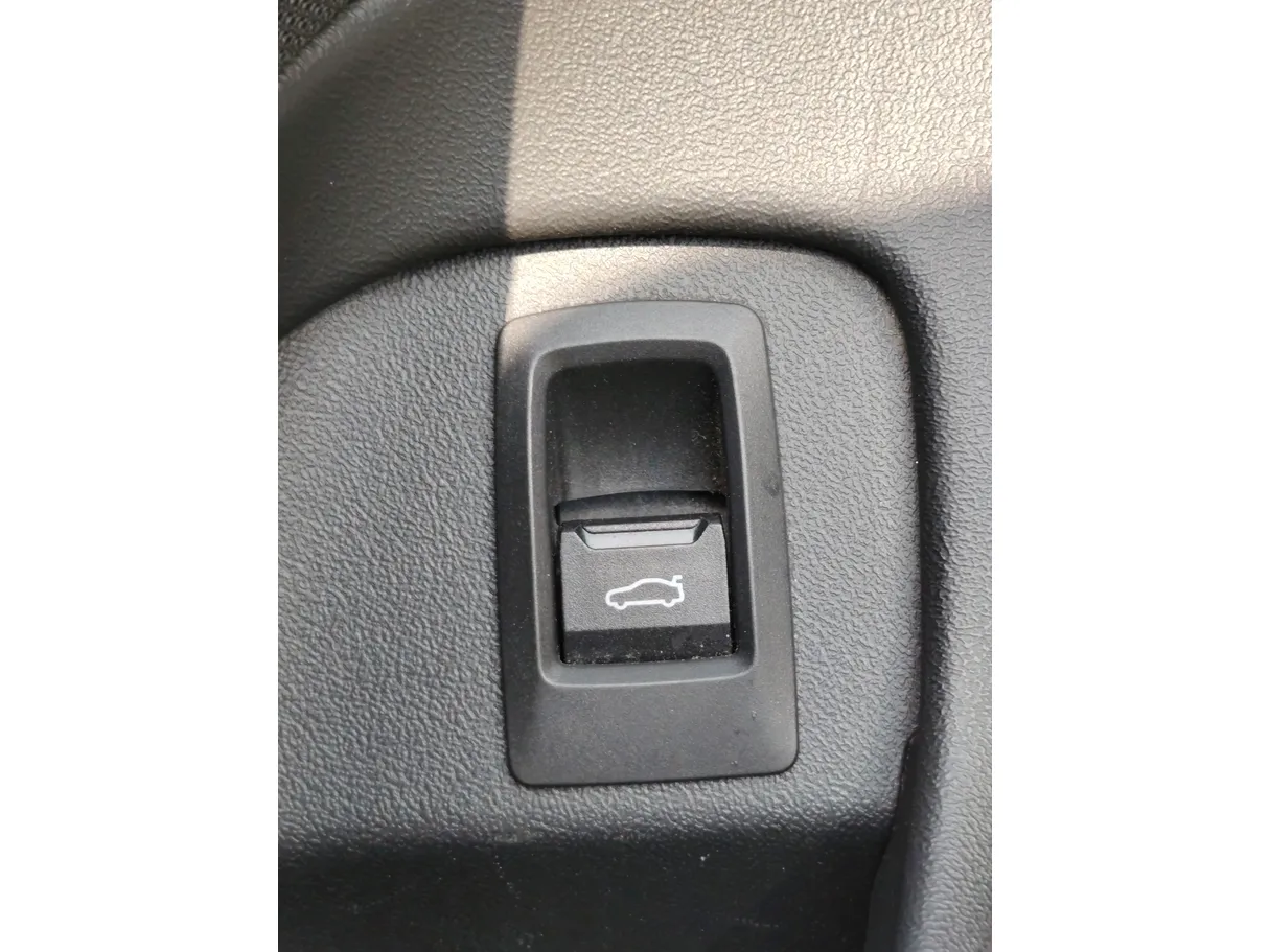 Car image 35
