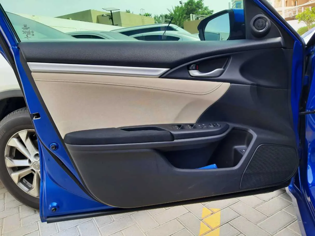 Car image 10