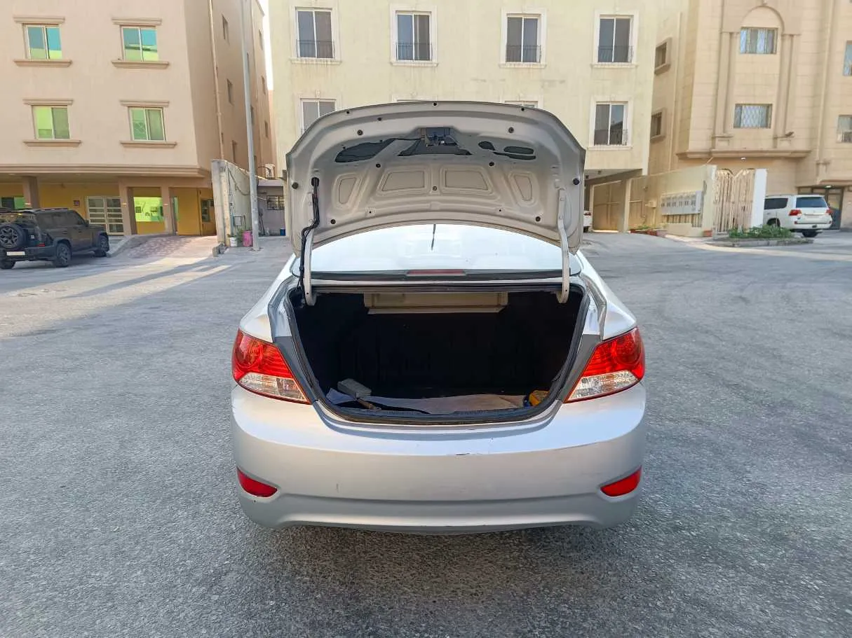 Car image 24