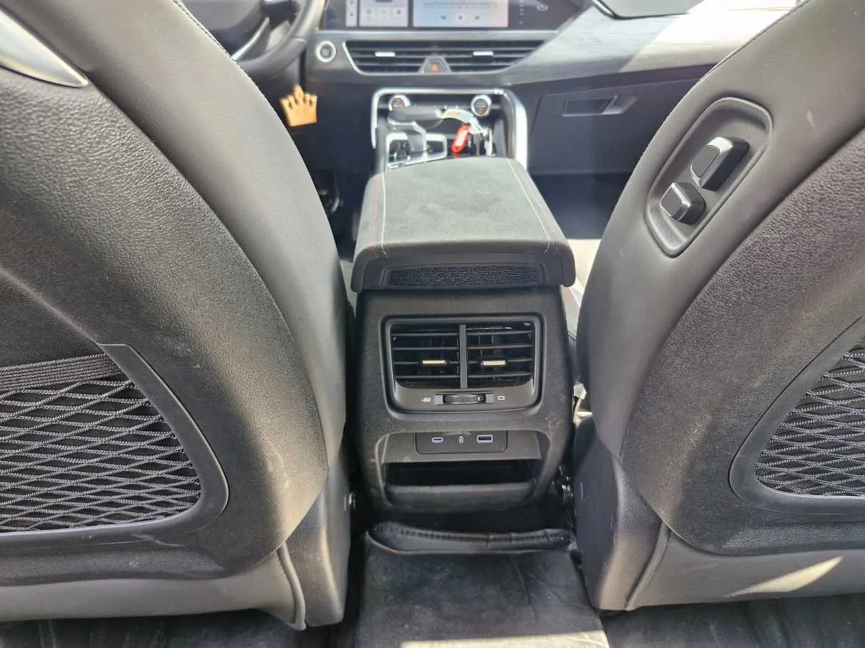 Car image 22