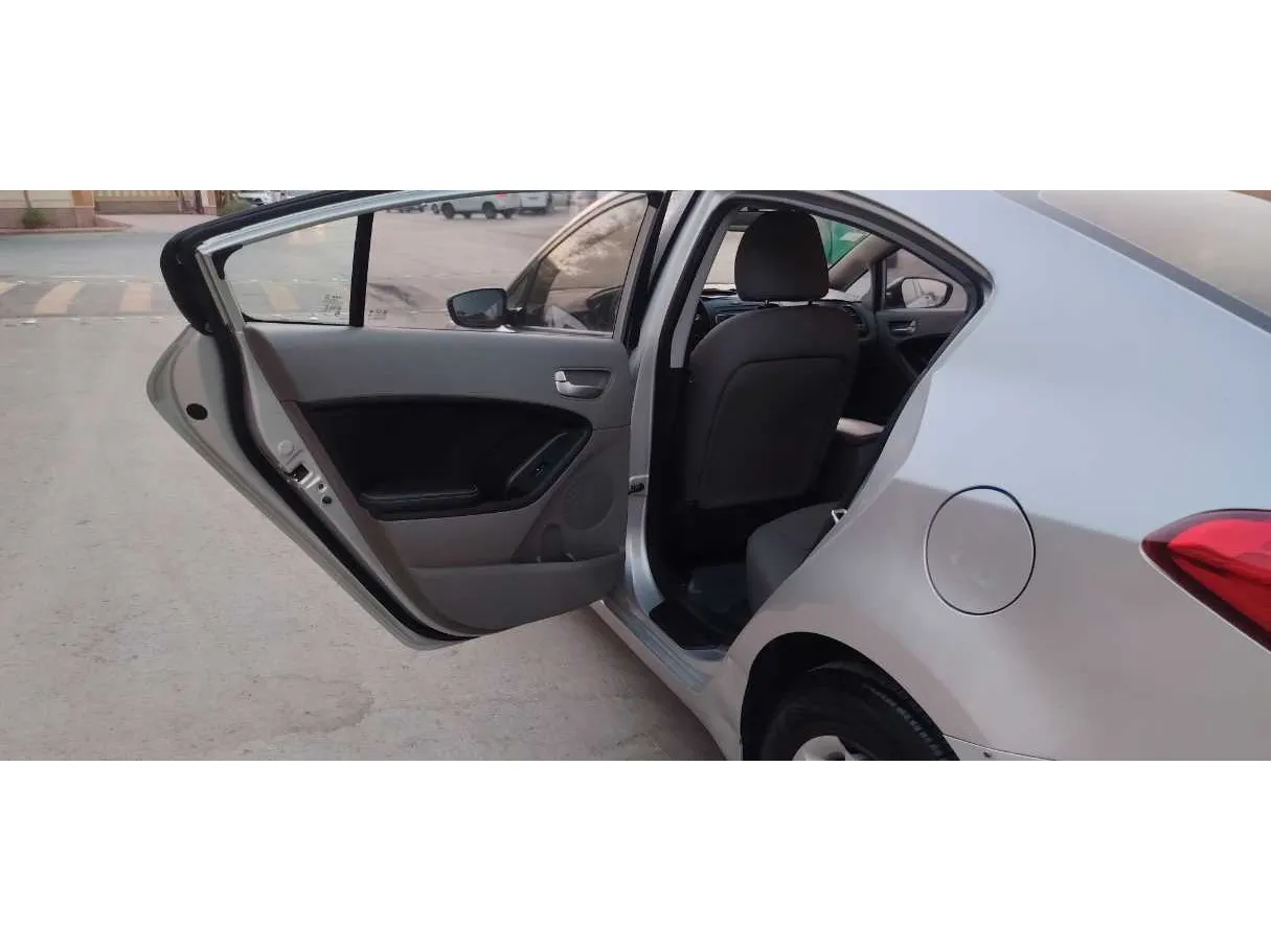 Car image 12