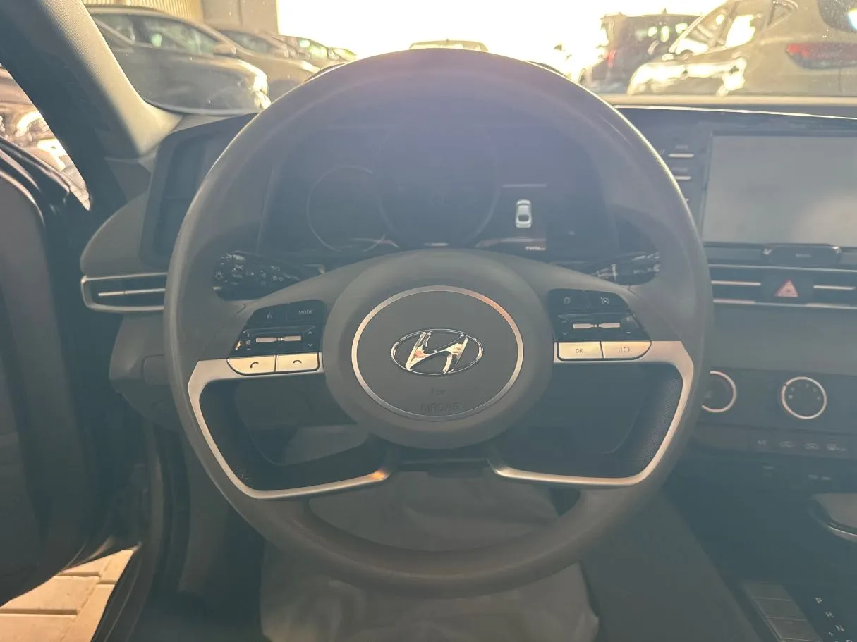 Car image 11