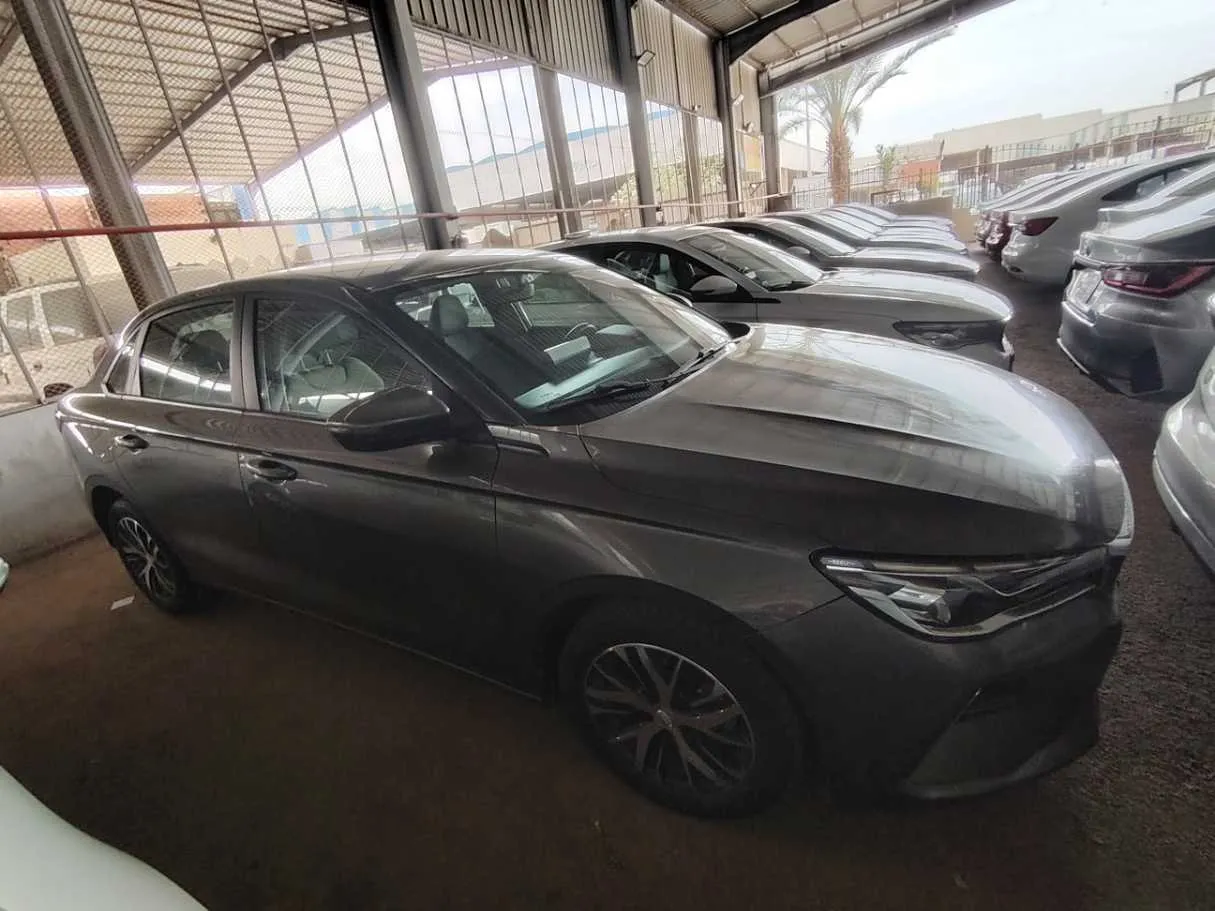 Car image 4