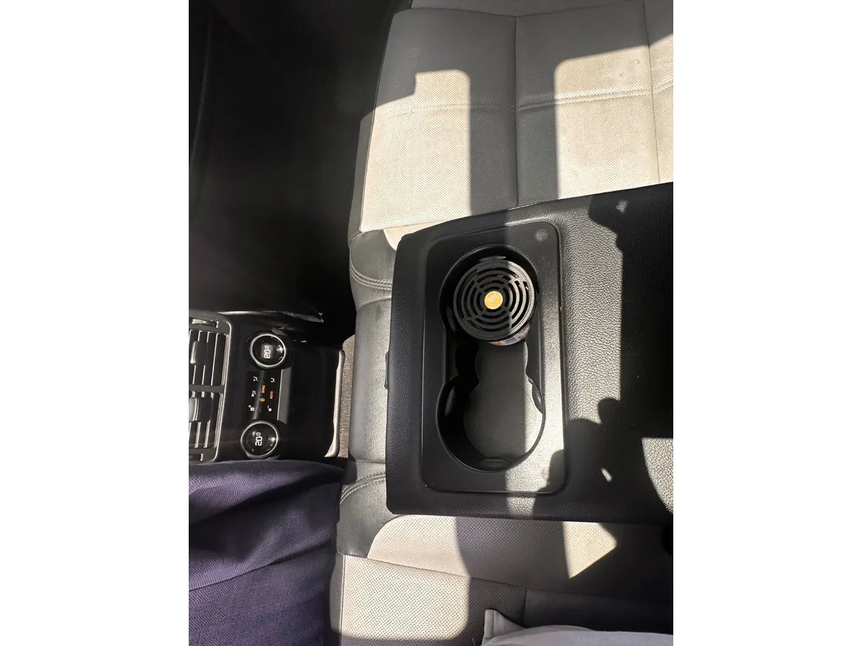 Car image 25