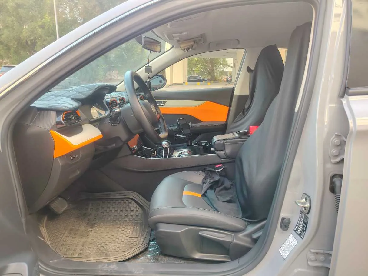 Car image 12
