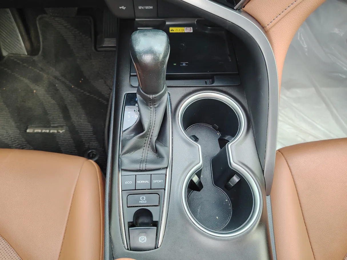 Car image 18