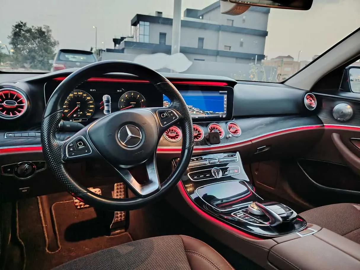 Car image 27