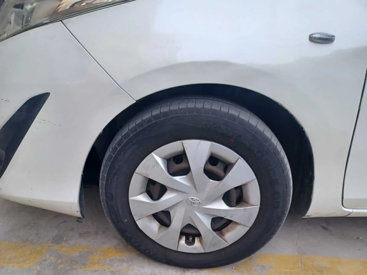 Car image 9